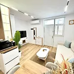 Lois Apartment